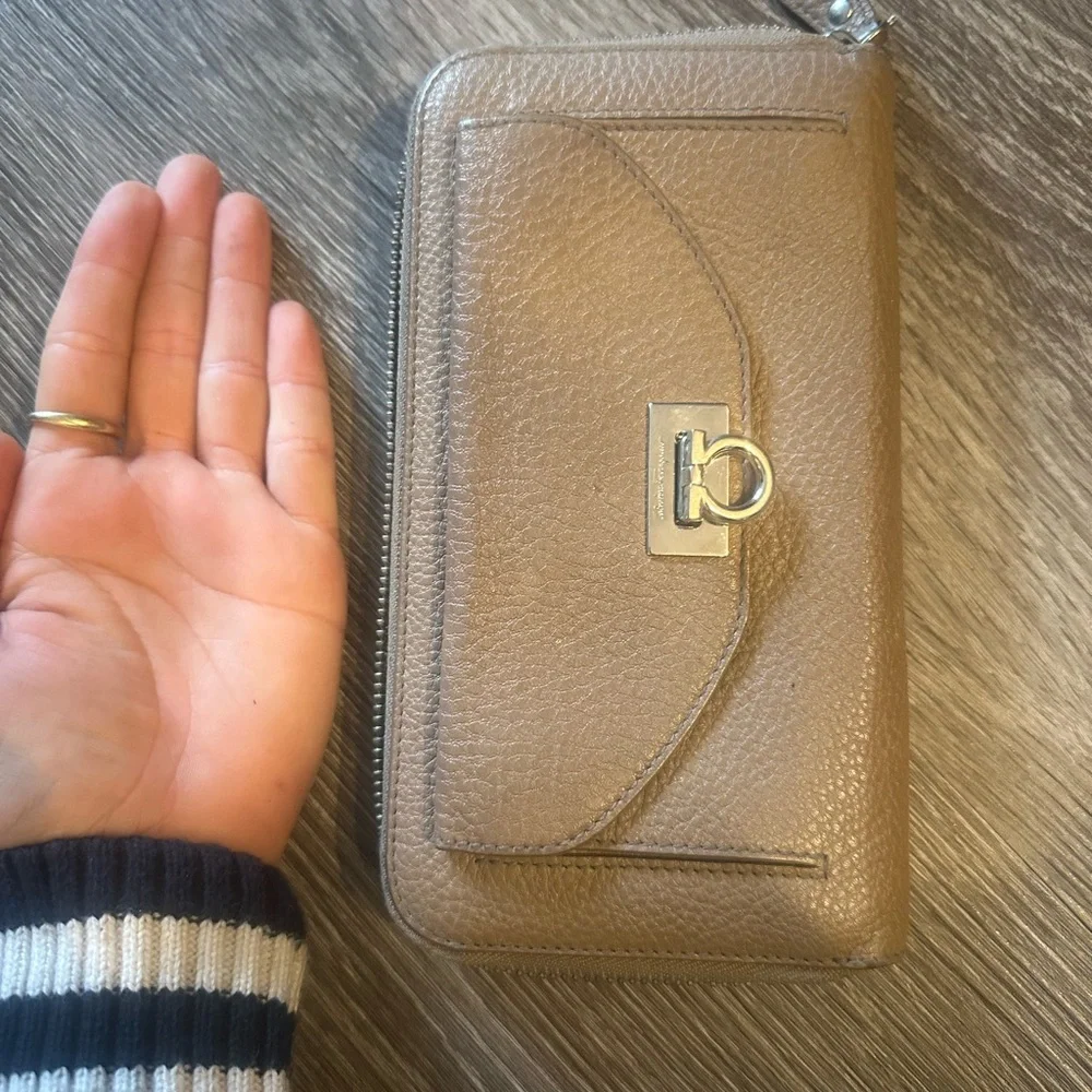 Large Zip around wallet